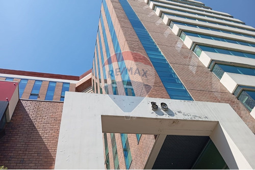 Oficina En Sector Comercial - Las Condes