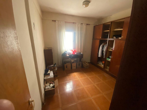 Casa De Pasillo Con Tres Dormitorios Y Terraza - Rosario, Centro