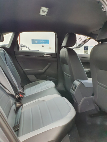 Imagen 14 de 25 de Volkswagen Nivus Highline At 200 Tsi My22 Dcolores