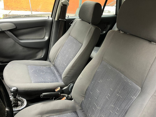 Volkswagen Pointer 1.6 Trendline Ee Mt