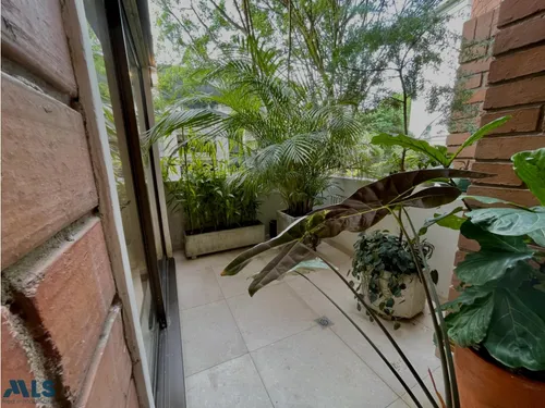 Apto Remodelado Con Mucho Diseño En Las Lomas, El...(mls#255345)