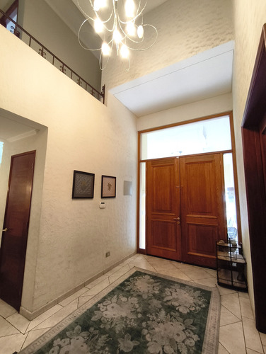 Hermosa Casa Con 6 Dormitorios