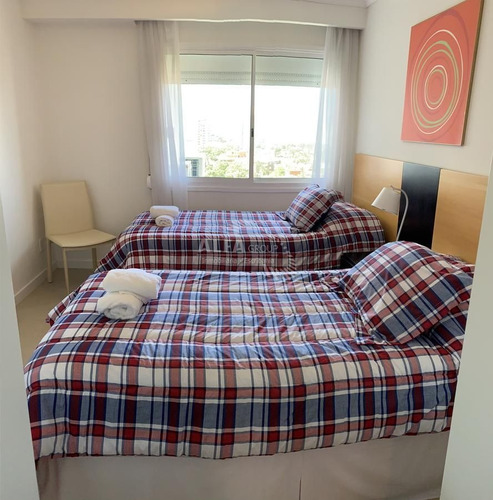 Imagen 11 de 12 de Apartamento En Venta , Mansa,punta Del Este
