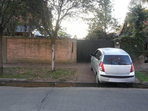 Venta Chalet Edificado Sobre El Final Del Terreno Con Amplio Parque Al Frente