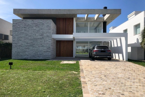 Imagem 1 de 10 de Casa À Venda Em Xangri-lá - Ca01368 - 69415245