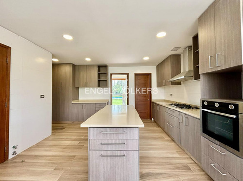 Espectacular Casa Moderna 6 Dorm., Sector Algarrobal