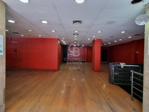 Amplio Local Comercial En Alameda, Frente A La Moneda