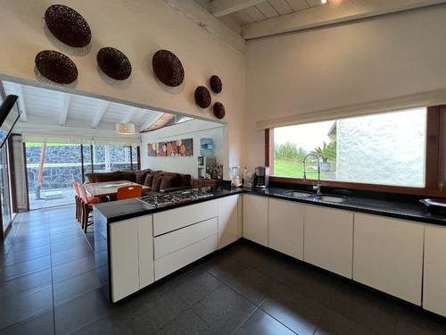 Casa Con Bungalow En Avándaro