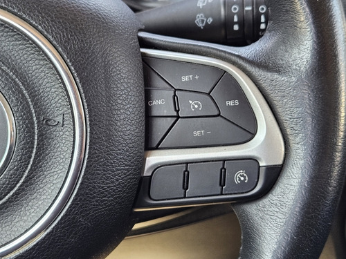 Jeep Renegade RENEGADE SPORT LX 4X2 MT 1.8