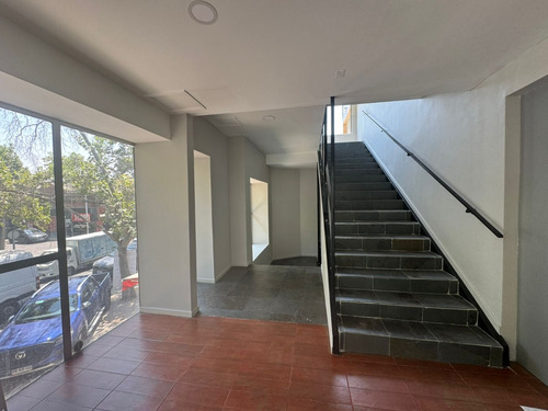 Gran Piso Comercial Con Planta Libre, Privados, Ascensor.