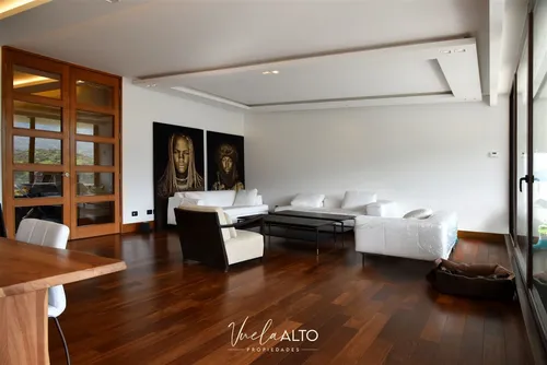 Departamento En Venta De 4 Dorm. En Lo Barnechea / 3 Estac.