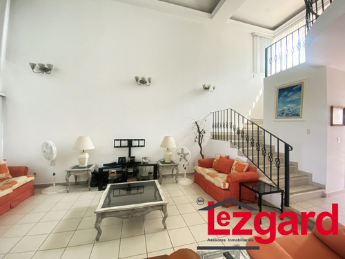 Amplio Refugio Familiar: Casa Con 5 Recámaras A La Venta En Lomas De Cocoyoc