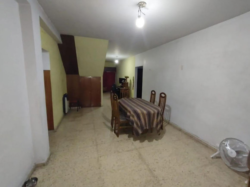 Ph En Venta - 4 Dormitorios 4 Baños - 208mts2 - Crucecita, Avellanea