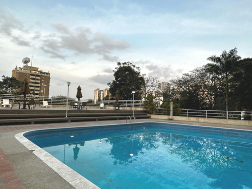 En Manzanares, Venta, Piso Bajo, Luminoso, Bella Vista, Edificio Con Piscina