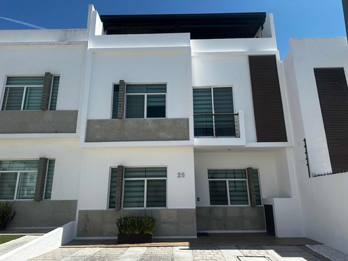 Venta Céntrica Con 5 R Y 4 B Roof Garden Y Alberca