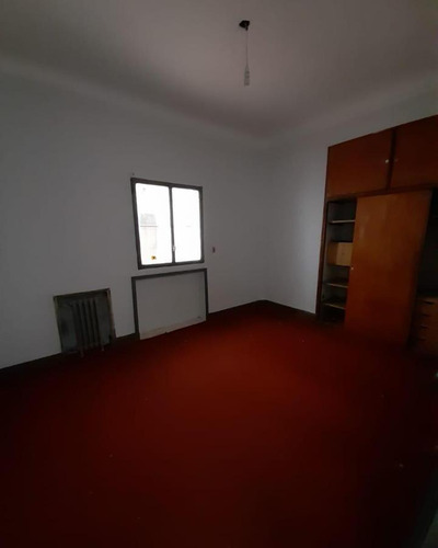 Venta - Departamento 4 Dormitorios 2 Baños - Calle Emilio Olmos