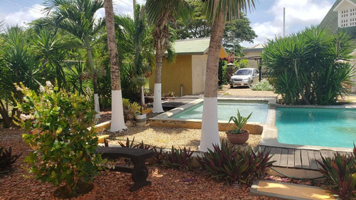 Se Vende Posada En El Sector El Tuque Con Comodas Cabañas 100% Equipado, Caney, Piscina, Bellos Jardines, A 5 Minutos Del Pueblo De Tucacas