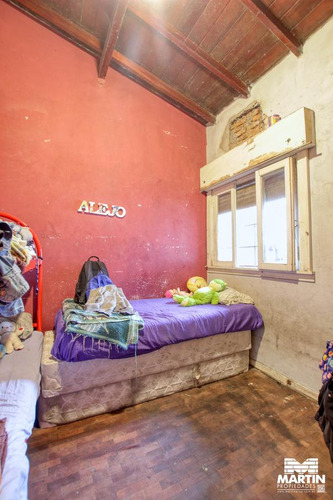Dúplex De 3 Ambientes En Una Planta Con Patio - Martínez, Próximo A La Plaza.