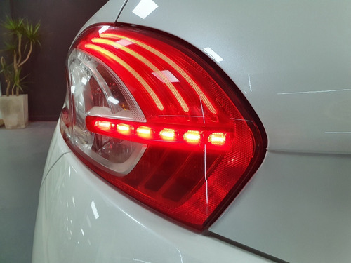 Imagen 8 de 15 de Peugeot 208 1.5 Active Año 2016 Color Blanco As Automobili