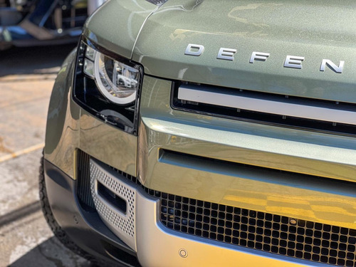 Land Rover Defender P400 2021