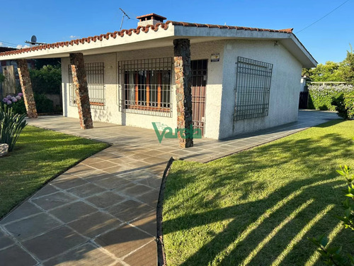 Casa De 6 Dormitorios, Piscina, En Parque Del Plata Sur