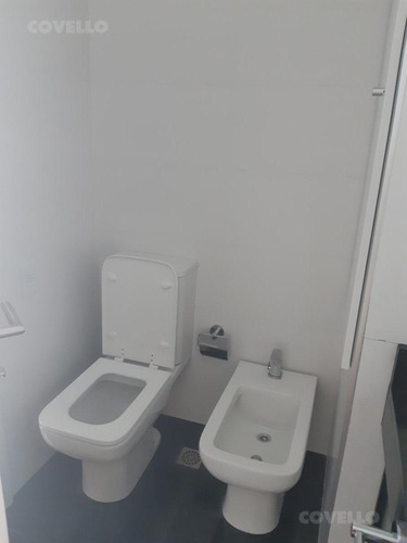 Apartamento Piso 18 De 2 Dormitorios Y 2 Baños, Garage Doble, Edificio Con Amenities