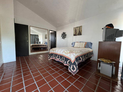 Casa Sola De Dos Niveles En Venta, En Privada Con Vigilancia En Lomas Tetela, Cuernavaca Morelos