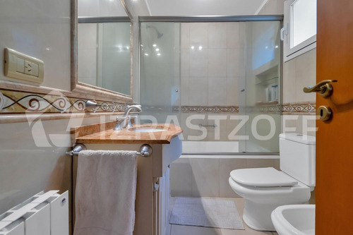 Impecable Casa En Barrio La Masia, Pilar