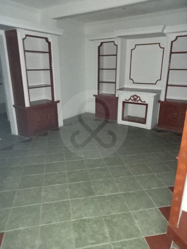 Amplia Casa De 270m2 | 4 Recámaras | 4 Baños | 3 Estacionamientos | Col. Aurora