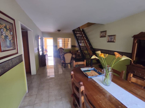 Imagen 7 de 30 de Venta. Amplia Y Bella Casa En La Candelaria, El Limon. 04146080695 Yr