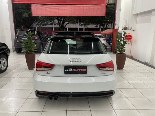 Imagem 10 de 15 de Audi A1 1.8 Tfsi Sportback Com Teto Solar Motor Sline