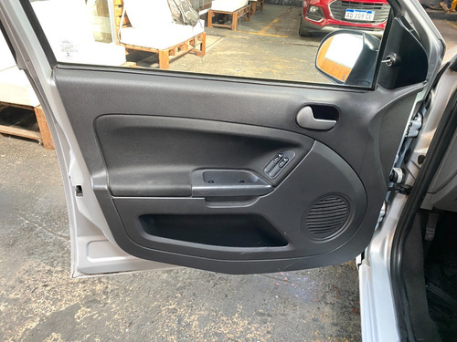 Imagen 19 de 24 de Ford Fiesta Max 1.6l Edge Plus 2013