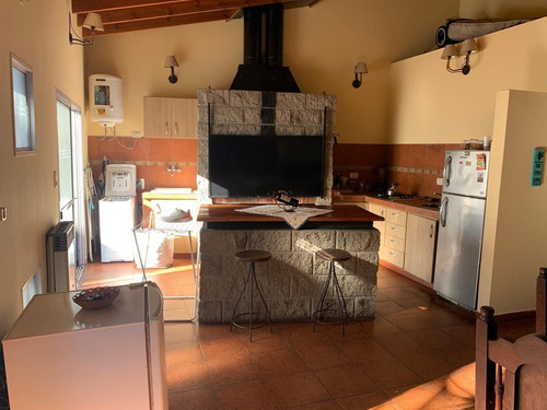 Imagen 23 de 24 de Casa Refaccionada 4 Dormitorios , Quincho Y Parrilla - Ciudad Evita