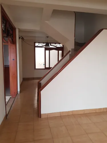 Casa Dúplex 140 M² En Barrio Centenario - 4 Hab, 3 Baños, Excelente Ubicación