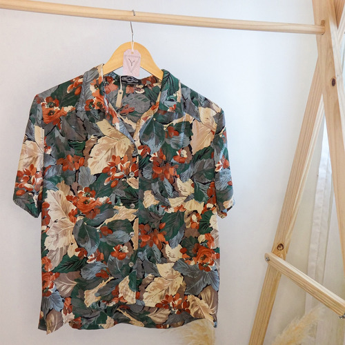 Camisa Manga Corta - Diseño Flores - Como Nueva -