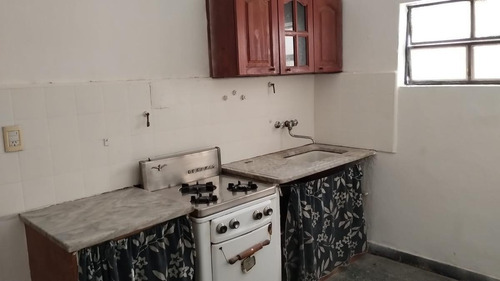 Imagen 7 de 12 de Casa En Ph Al Frente De 2 Dormitorios Completamente Independiente Con Garage. Banfield E.