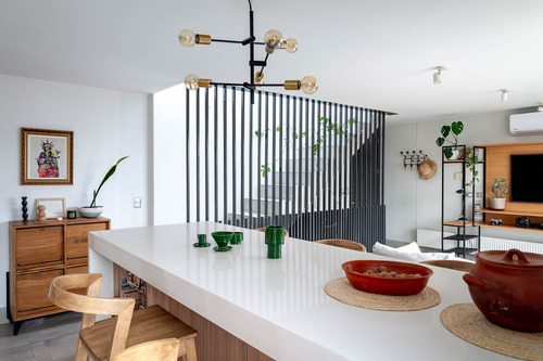 Seminuevo Con Gran Azotea Y Quincho. (triplex Condell)