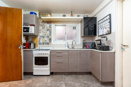 Venta Departamento 3 Ambientes Más Dependencia De Servicio, Balcón Al Frente Flores