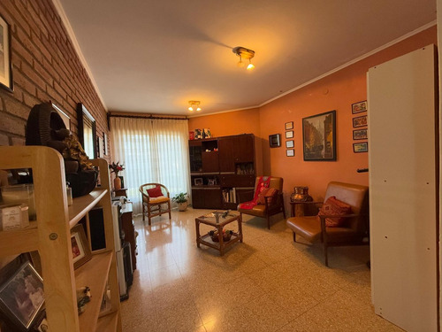 Vende Casa Con Pileta Barrio Dean Funes