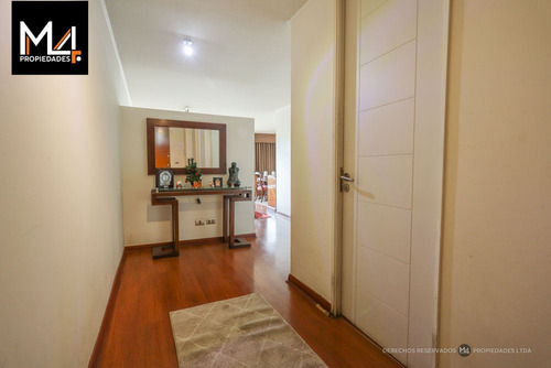 Amplio Departamento De 4 Dorm. En Calle Tranquila