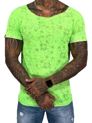 Camiseta Gola Canoa Aberta Slim Verde Neon Fluorescente