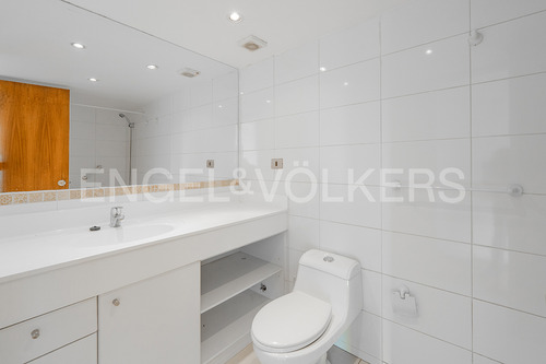Departamento En Venta En Vitacura, Excelente Ubicación