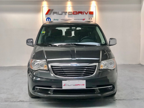 Imagen 3 de 15 de Chrysler Town Country Limited 2013