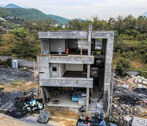 Casa Inteligente De 3 Niveles En Venta En Mítica Residencial, Con Área De Juegos Y Terraza En Roof Garden, Para Aprovechar Las Increíbles Vistas A Las Montañas!! Bar En 1er Nivel Con Salida Al Jardín