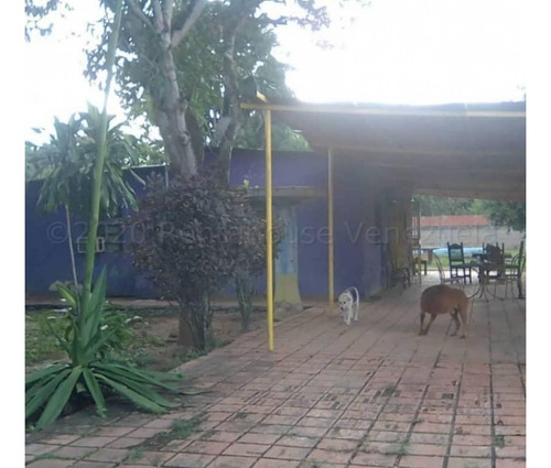 Se Vende Caballeriza 20.000m2 Santa Lucia Edo. Miranda 4323
