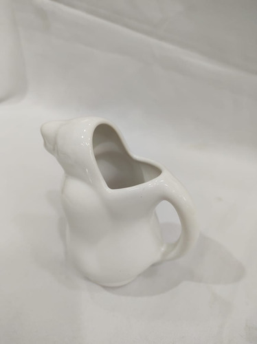 Imagen 2 de 4 de Jarra Vino De Cerámica: Forma De Pinguino 1/4 Litro Blanco