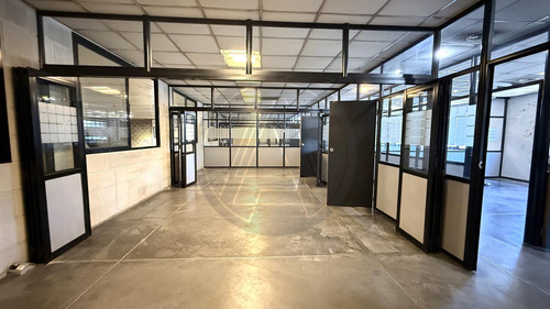 Depósito Con Oficinas 1900m2 En Alquiler - Barracas