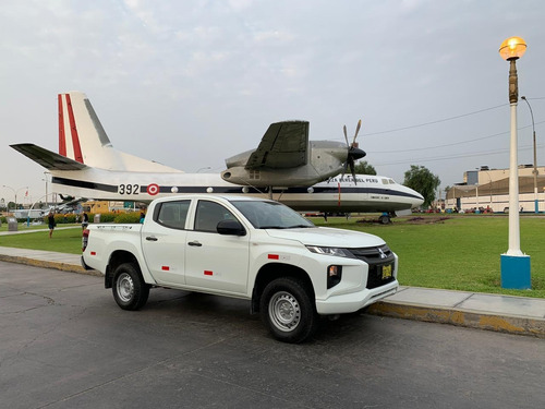 Alquiler Camioneta Toyota Hilux Mitsubishi L200 4x4 Empresas