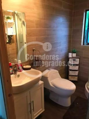 Parcela De 4.286m2 Con Casa Como Nueva De 180m2, Lago Rapel