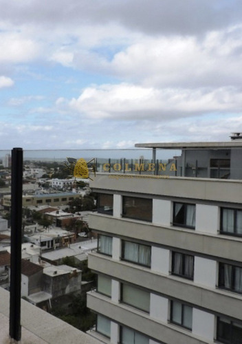 Apto Con Excelente Vista, Cuenta Con Terraza Con Parrillero. Consulte!!!!- Ref: 2525
